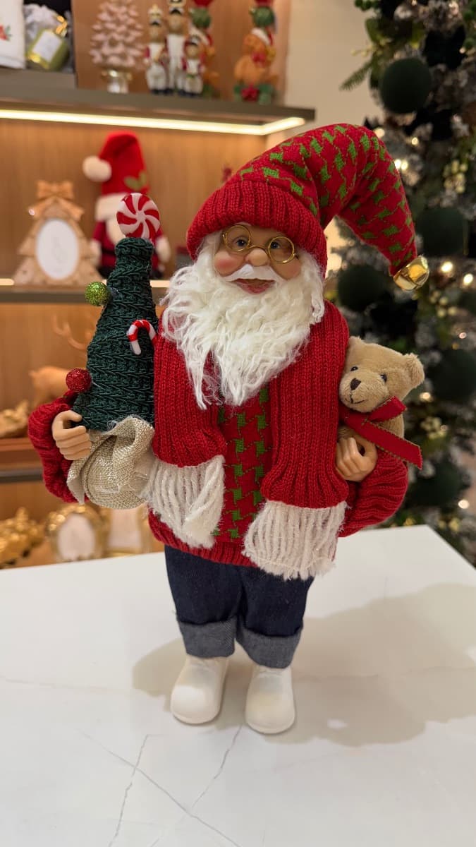 Papai Noel Decorativo com Árvore e Ursinho – 38 cm
