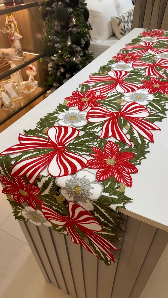 Caminho de Mesa Natalino - Laços e Flores