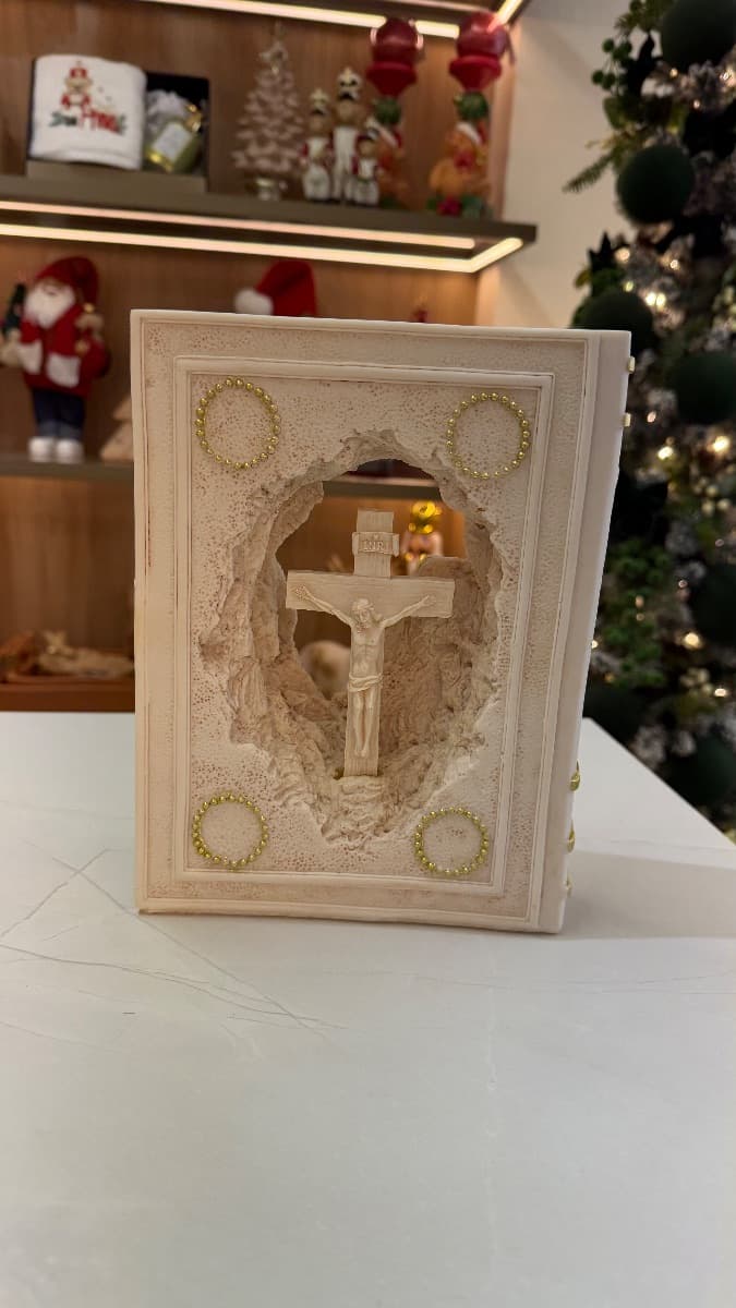 Livro Crucifixo com Efeito Rocha – 24 × 18 cm