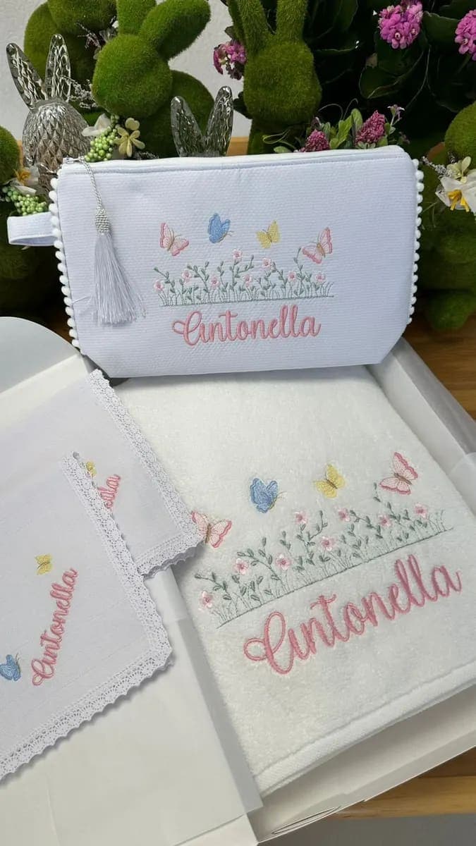 Kit Toalha Banho, Necessaire e Fraldinhas - 4 pçs