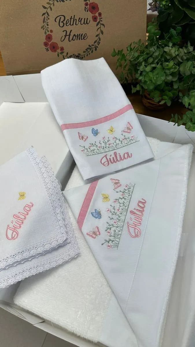 Kit Toalha Banho Capuz, Fralda de Boca e Fraldinhas - 4 pçs