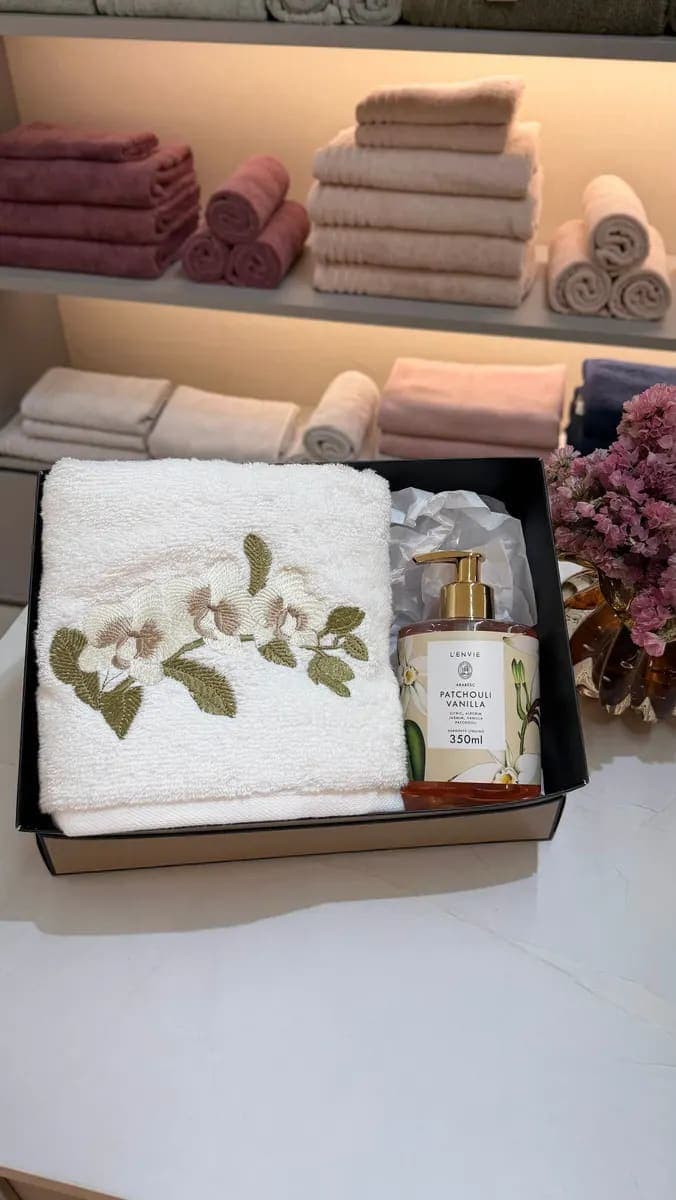 Kit Presente – Toalha Trussardi & Sabonete Líquido L’Envie