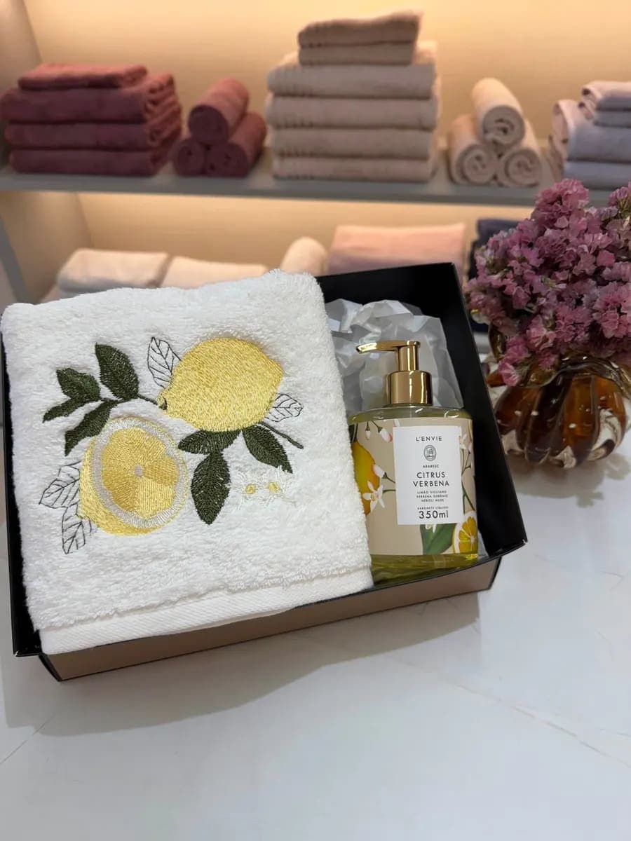Kit Presente – Toalha Trussardi & Sabonete Líquido L’Envie