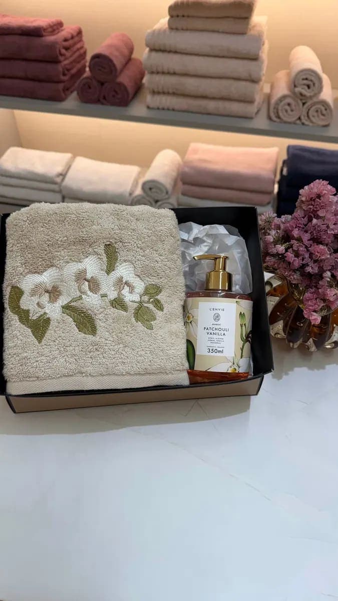 Kit Presente – Toalha Trussardi & Sabonete Líquido L’Envie