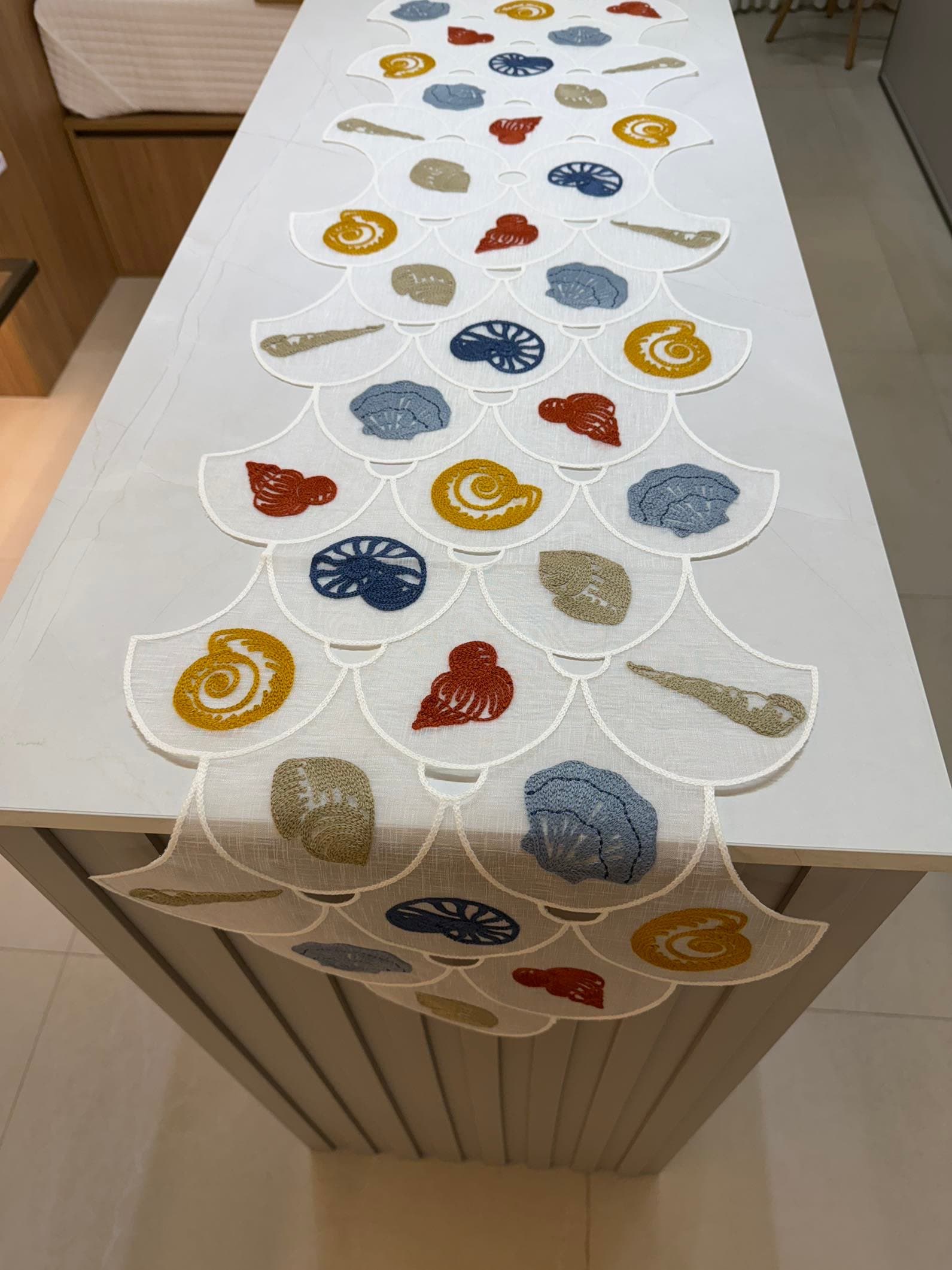 Trilho de Mesa Decorativo – Conchas — imagem 1