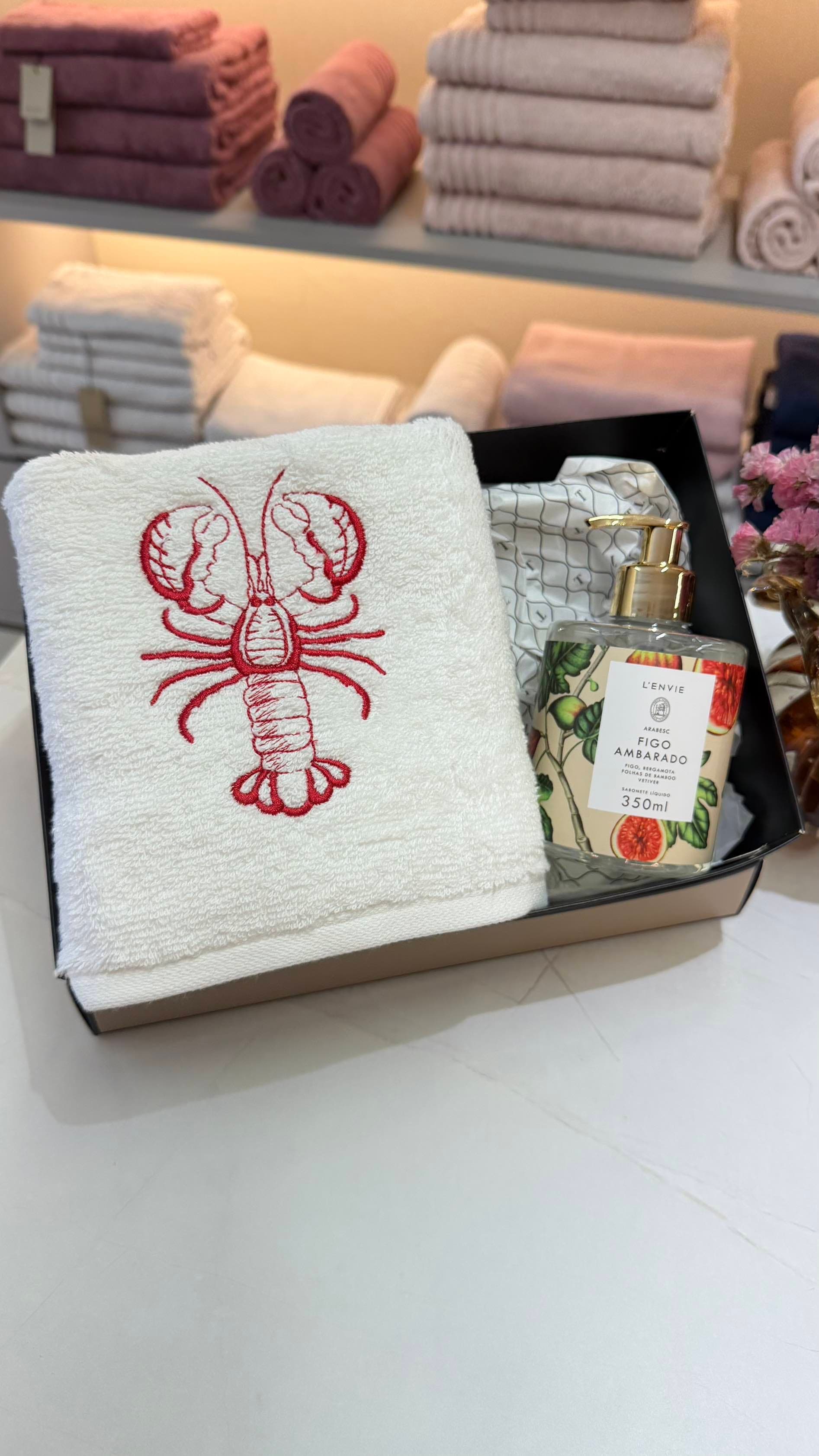 Kit Presente – Toalha Trussardi & Sabonete Líquido L’Envie