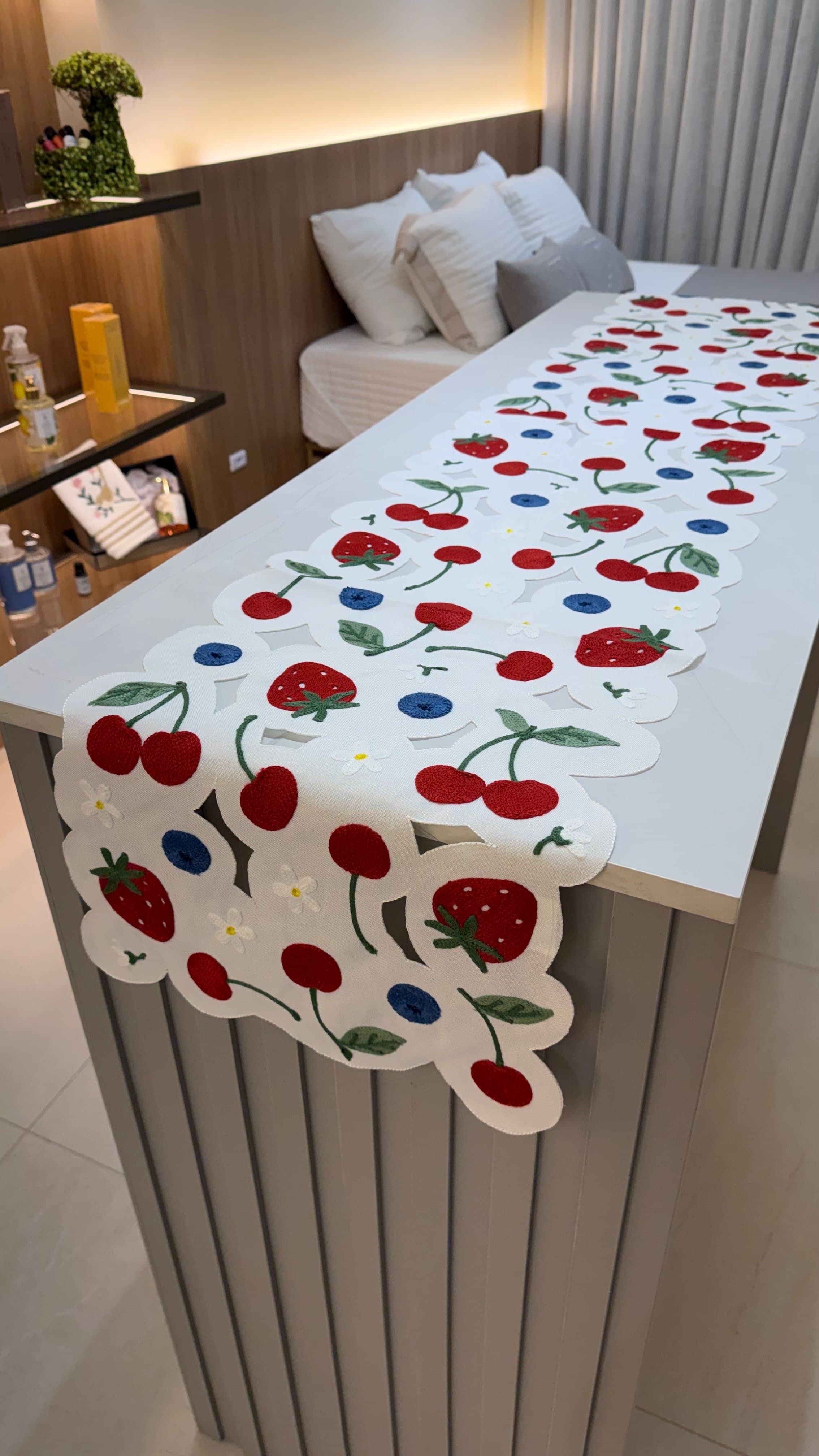 Trilho de Mesa Decorativo – Cereja — imagem 1