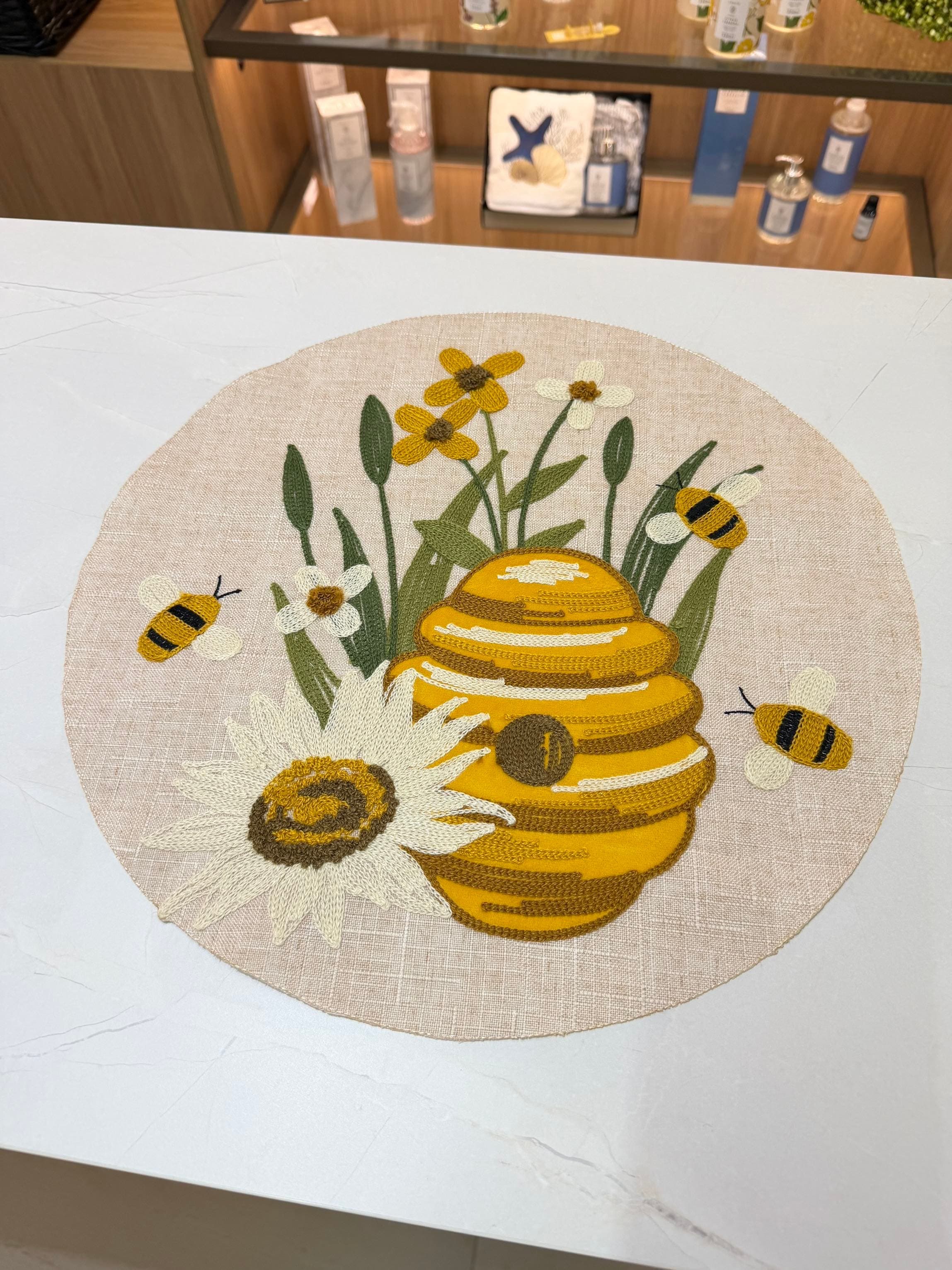Lugar Americano - Bee