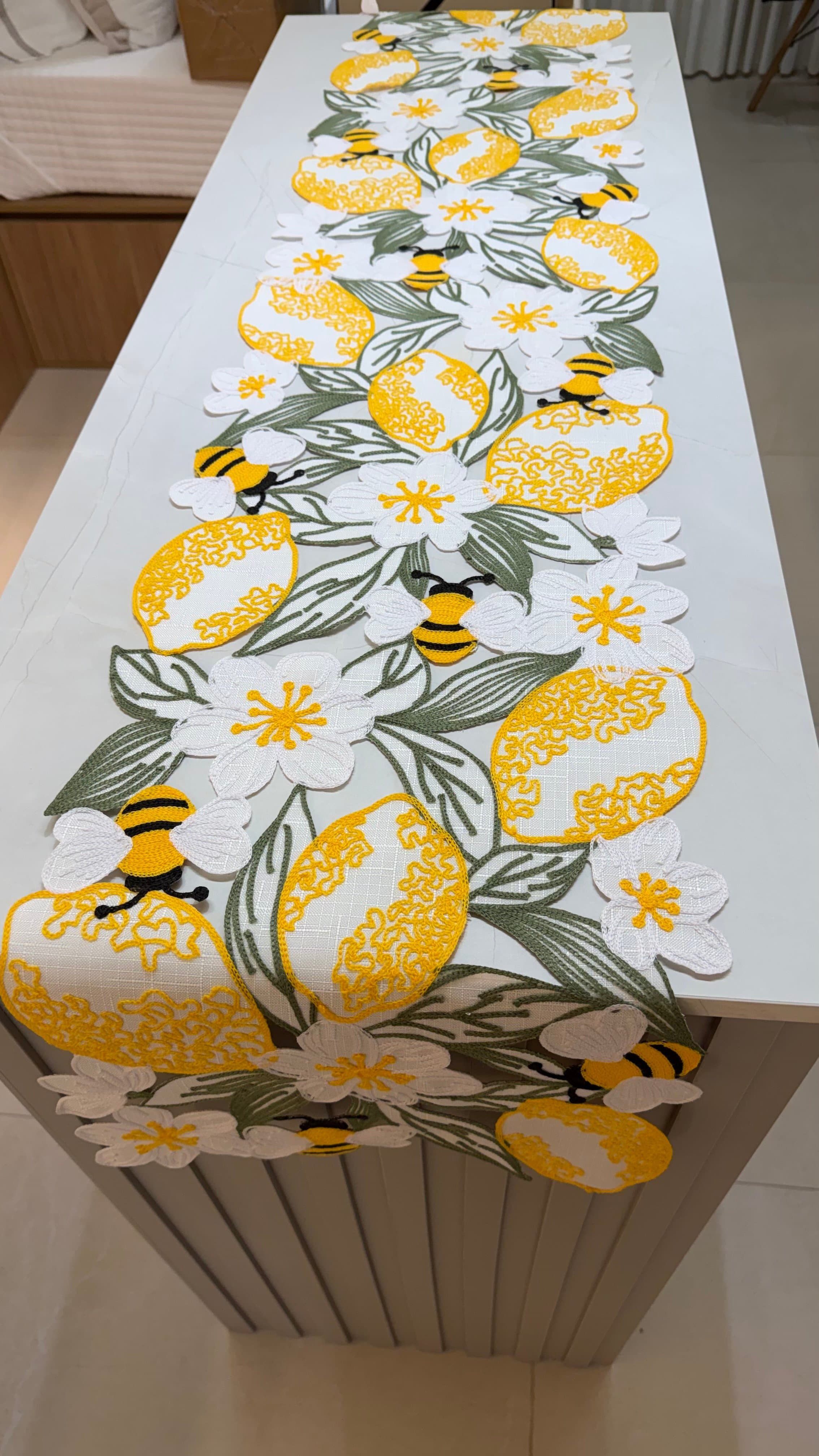 Trilho de Mesa Decorativo – Bee Happy — imagem 1