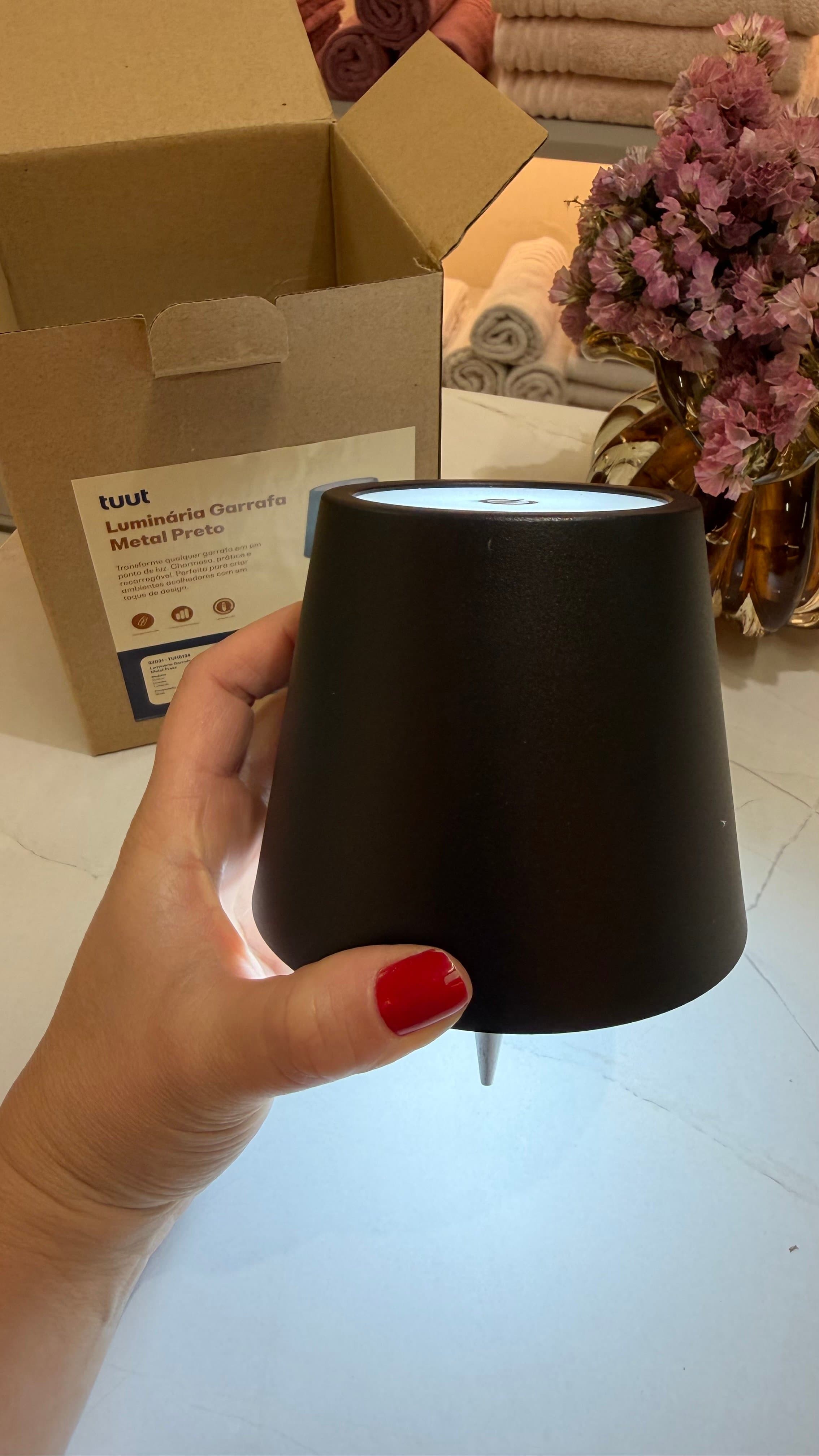 Luminária Garrafa LED Recarregável – Metal Preto — imagem 2